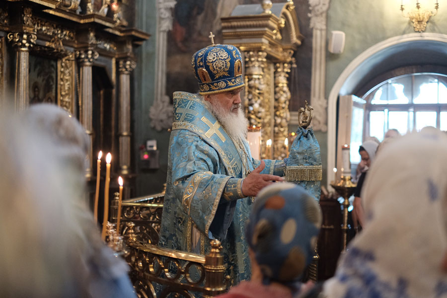 Митрополит Владивостокский и Приморский Вениамин совершил Всенощное бдение в нашем храме 