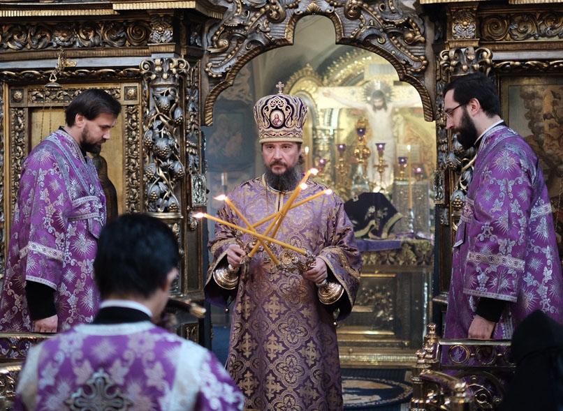 В Троицком храме в Останкине возносили молитвенные прошения в связи с угрозой коронавируса