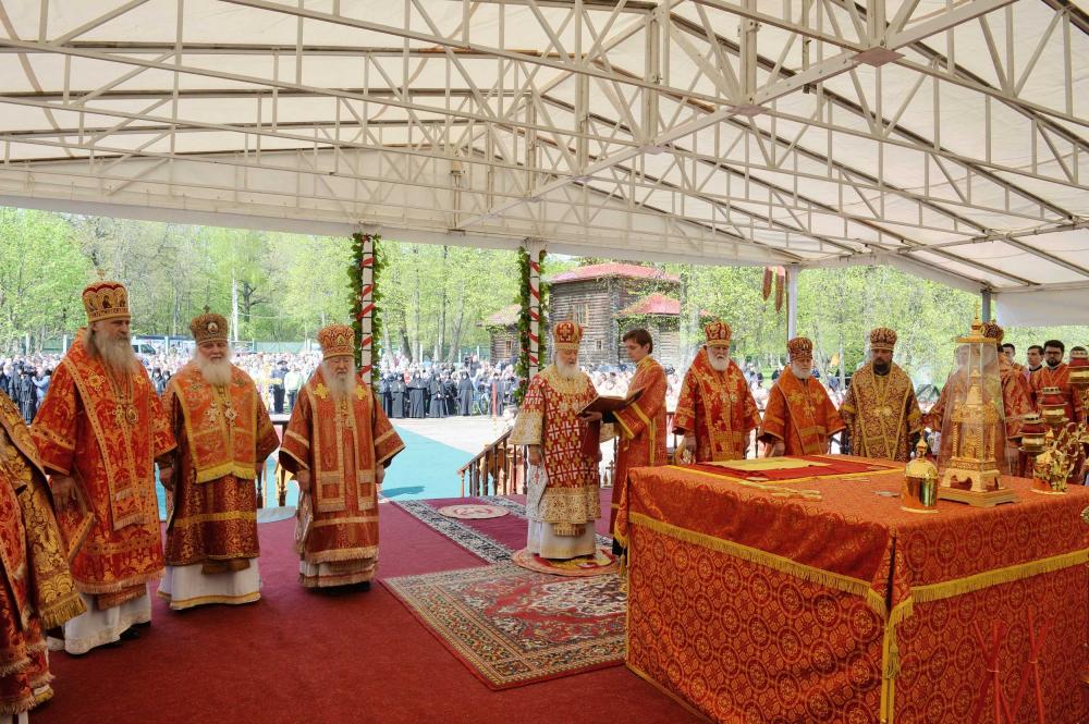 Архиепископ Солнечногорский Сергий сослужил Святейшему Патриарху Кириллу на Бутовском полигоне  