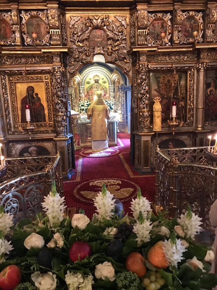 Митрополит Ханты-Мансийский и Сургутский Павел совершил Божественную литургию в храме Живоначальной Троицы в Останкино