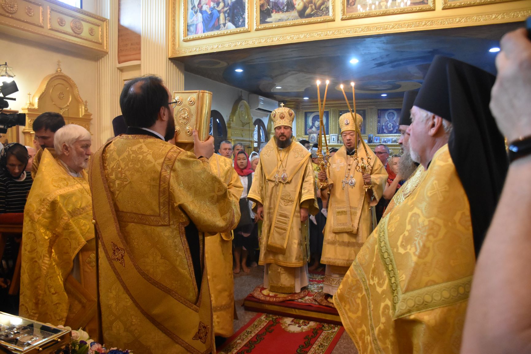 Божественная литургия в храме Всех святых в г. Паттайе