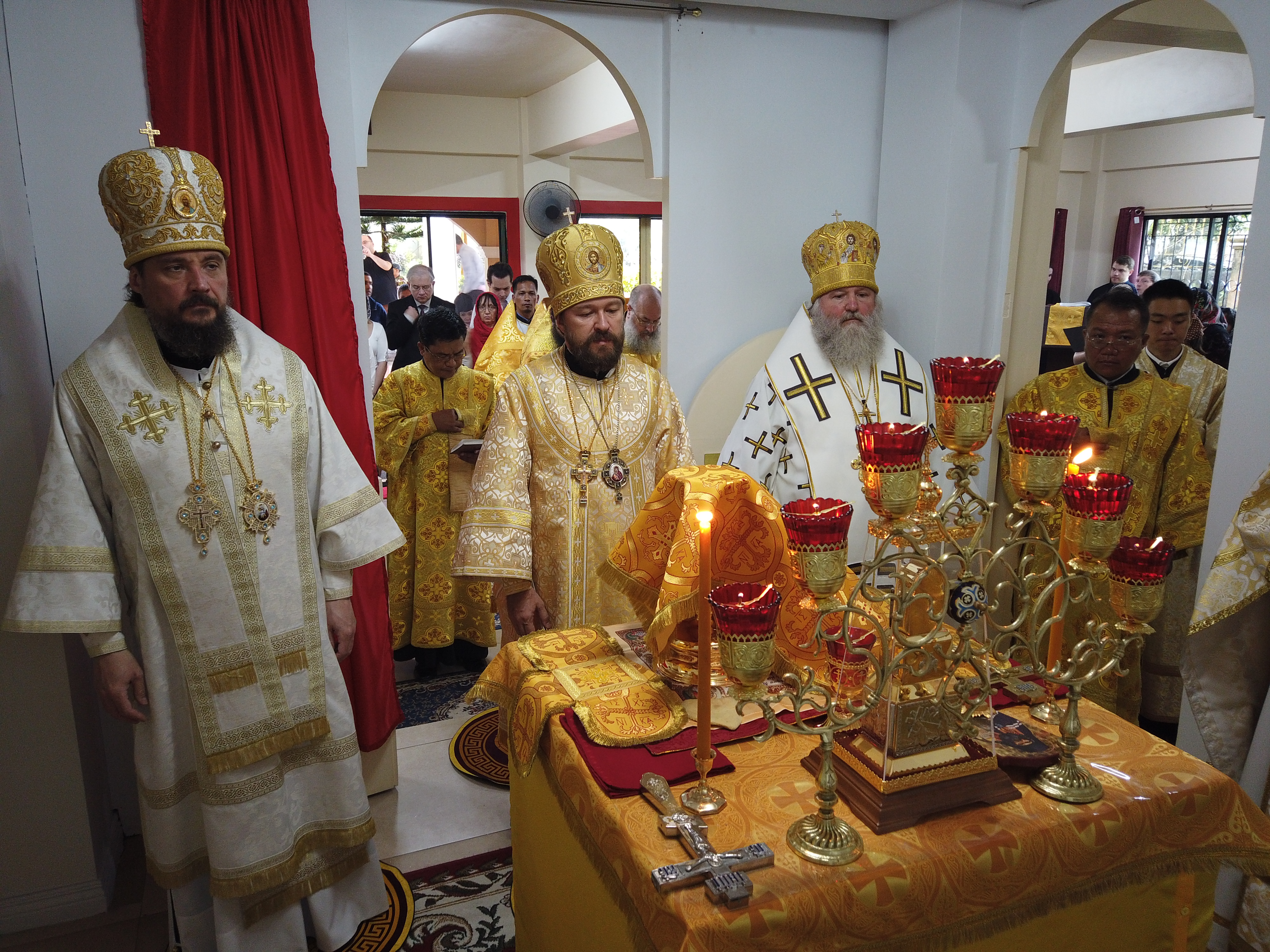 Божественная литургия в храме Рождества Христова в г. Тагайтай